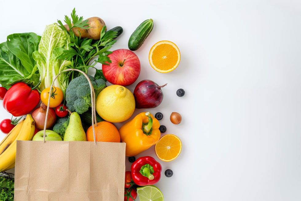Einkauf-Gemuese-Obst Gesunde Lebensmittel in Papiertüte Gemüse und Obst.
